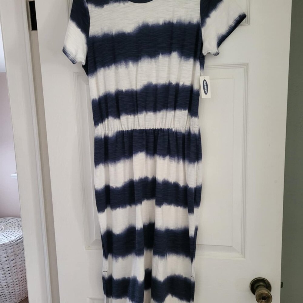 Women's size Medium Old Navy dress NWT